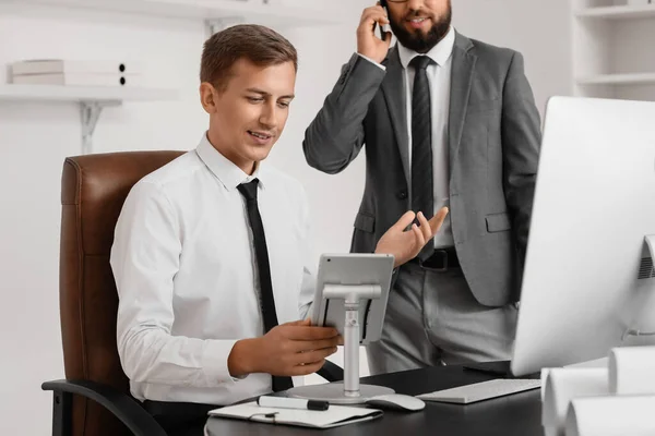 Young Bank Manager Working Tablet Computer Table Office — Stock Photo, Image