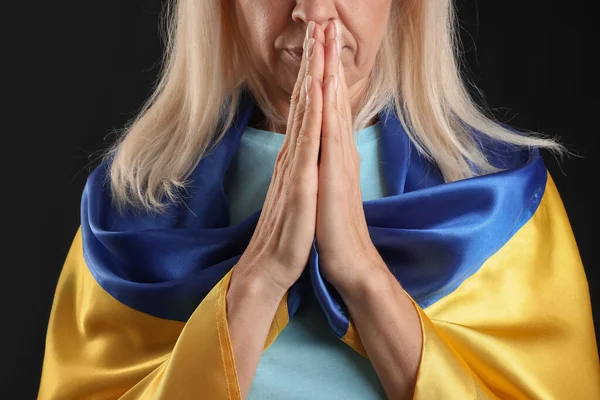 Mature Woman Flag Ukraine Praying Black Background Closeup — Stock Photo, Image