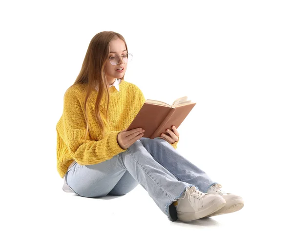 Mujer Joven Suéter Amarillo Libro Lectura Sobre Fondo Blanco —  Fotos de Stock