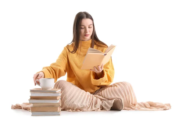 Mujer Joven Con Taza Libro Lectura Cacao Sobre Fondo Blanco — Foto de Stock