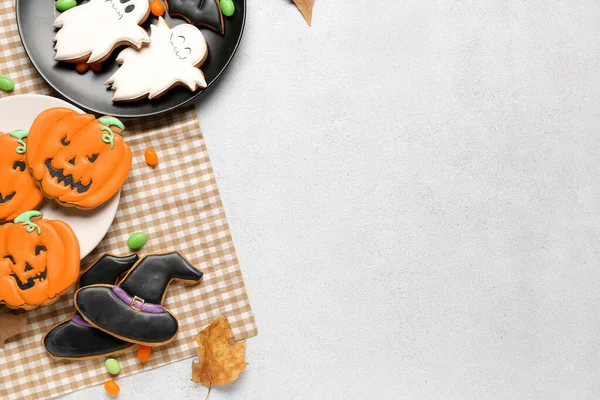 Talerze Ciasteczka Halloween Cukierki Białym Tle — Zdjęcie stockowe