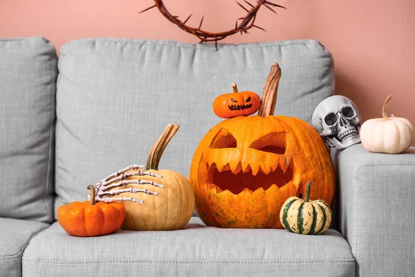 Halloween Pumpkins Human Skull Sofa Living Room — Stock Photo, Image