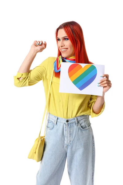 Happy Transgender Kobieta Trzyma Papier Arkusz Tęczowym Sercem Białym Tle — Zdjęcie stockowe