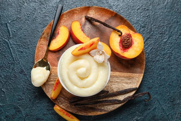 Wooden Plate Bowl Tasty Vanilla Pudding Peaches Dark Color Background — Stock Photo, Image