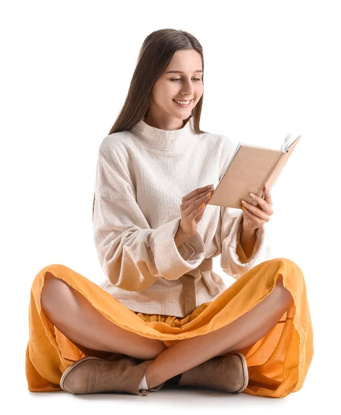 Красивая Женщина Читает Книгу Белом Фоне — стоковое фото