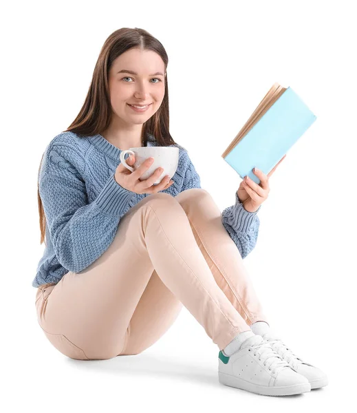 Giovane Donna Maglione Blu Con Tazza Cacao Libro Lettura Sfondo — Foto Stock