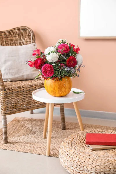 Pumpkin Autumn Flowers Table Living Room — Stock Photo, Image