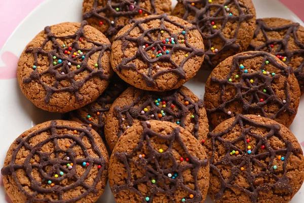 Assiette Avec Halloween Spiderweb Cookies Sur Fond Rose Gros Plan — Photo