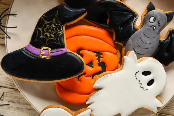 Talíř Halloween Cookies Bílém Dřevěném Pozadí Detailní Záběr — Stock fotografie