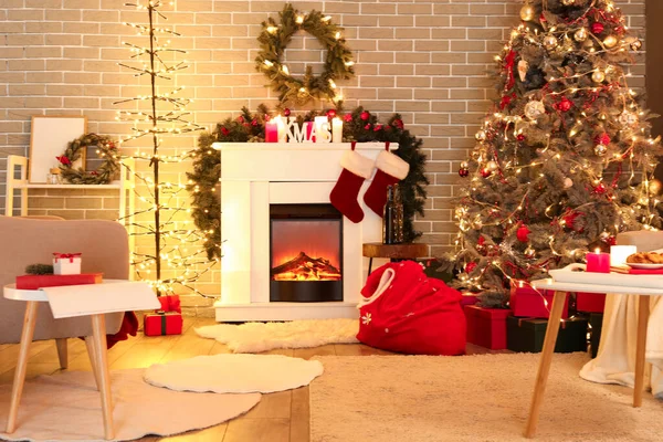 Interior Sala Estar Con Bolsa Santa Chimenea Árbol Navidad — Foto de Stock