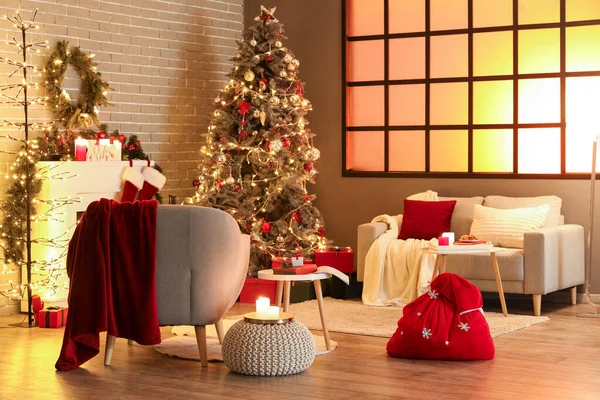 Interior Sala Estar Con Bolsa Santa Sofá Árbol Navidad — Foto de Stock