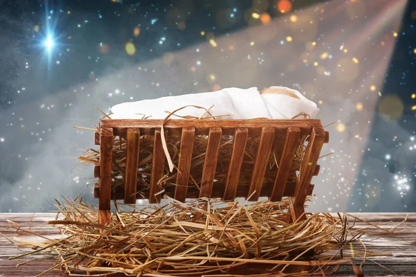 Holzkrippe Mit Baby Auf Holztisch Der Nacht Konzept Der Weihnachtsgeschichte — Stockfoto