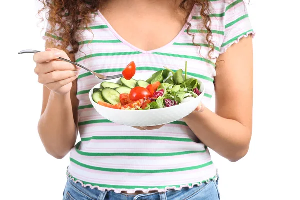 Jonge Afro Amerikaanse Vrouw Met Verse Salade Witte Achtergrond Close — Stockfoto