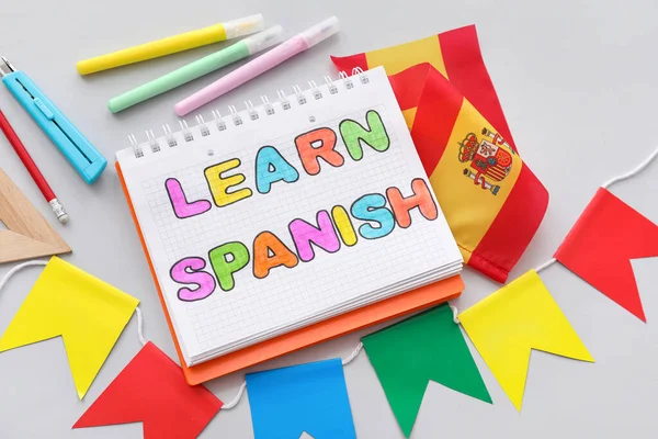 Notebook Text Learn Spanish Flag Stationery Grey Background — Stock Photo, Image