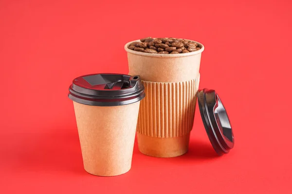 Paper Cups Coffee Beans Red Background — Stock Photo, Image
