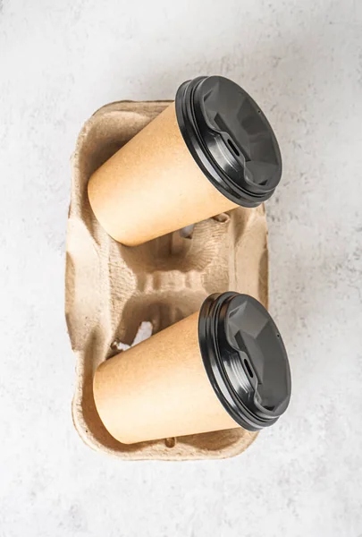 Тримач Паперовими Чашками Світлому Фоні — стокове фото