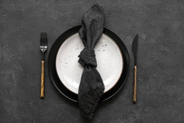 Koyu arkaplanda moda tablo ayarı