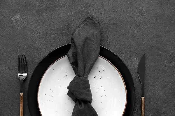 Trendige Tischdekoration Auf Dunklem Hintergrund Nahaufnahme — Stockfoto