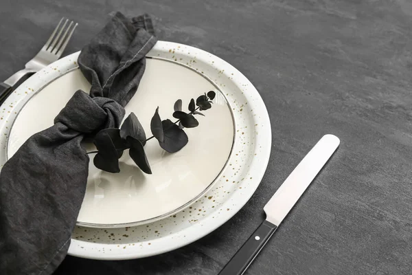 Trendy Table Setting Black Napkin Dark Background — Stock Photo, Image