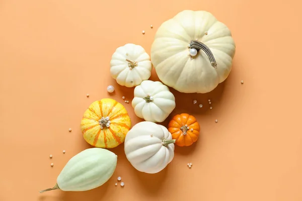 Halloween Pumpkins Pearls Beige Background — Stock Photo, Image