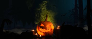 Cadılar Bayramı balkabağı ve yanan mumlar geceleri karanlık ormanda