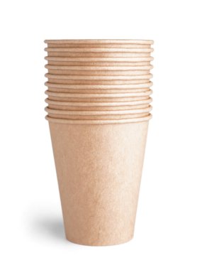 kağıt bardak beyaz zemin üzerine yığını