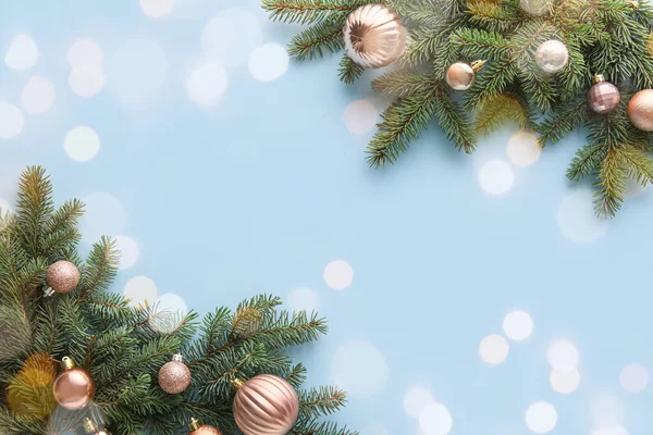 Hermosas Ramas Árbol Navidad Con Decoración Sobre Fondo Azul Claro — Foto de Stock