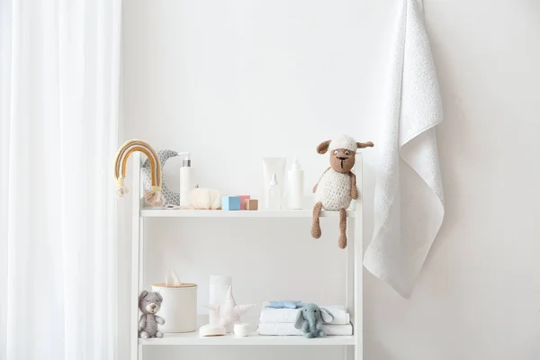 Shelf Unit Bath Supplies Children Toys White Wall Bathroom — Stock Photo, Image