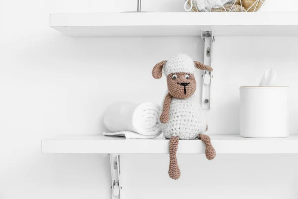 Cute Toy Sheep Bath Accessories Shelf White Wall — Stock Photo, Image