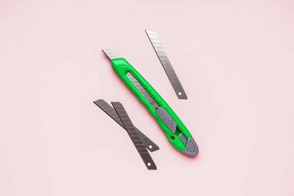 Green Utility Knife Blades Pink Background — Stock Photo, Image