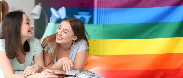 Koláž Mladými Lesbickými Páry Ložnici Lgbt Vlajka — Stock fotografie