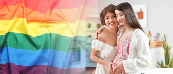 Baner Młodą Ciężarną Parą Lesbijek Flagą Lgbt — Zdjęcie stockowe