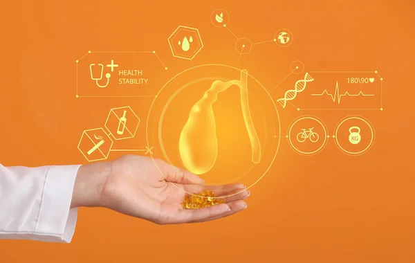 錠剤とオレンジの背景に胆嚢と異なるアイコンと仮想画面を持つ医師の手 — ストック写真