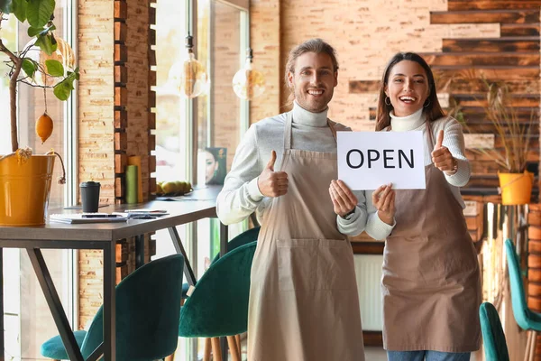 Unga Företagare Med Öppningsskylt Visar Tummen Upp Deras Café — Stockfoto