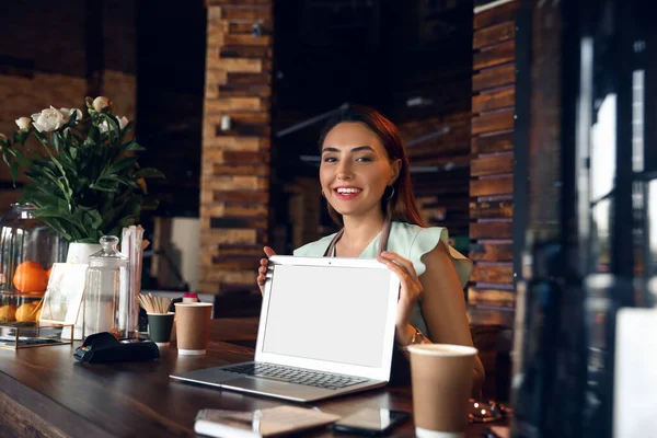 Young Business Owner Laptop Table Her Cafe — Stock Photo, Image