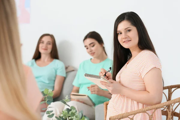 Young Pregnant Woman Notebook Course Expectant Mothers — Stock Photo, Image