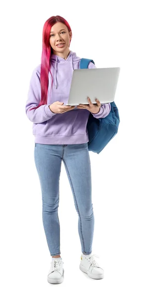 Νεαρή Φοιτήτρια Έντονα Ασυνήθιστα Μαλλιά Κρατώντας Φορητό Υπολογιστή Λευκό Φόντο — Φωτογραφία Αρχείου