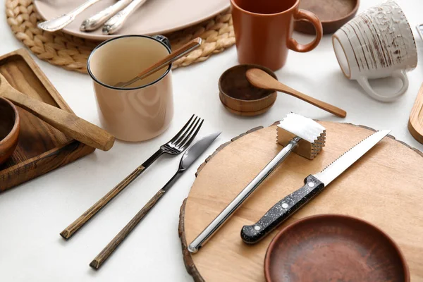 Vajilla Utensilios Cocina Diferentes Sobre Fondo Blanco — Foto de Stock