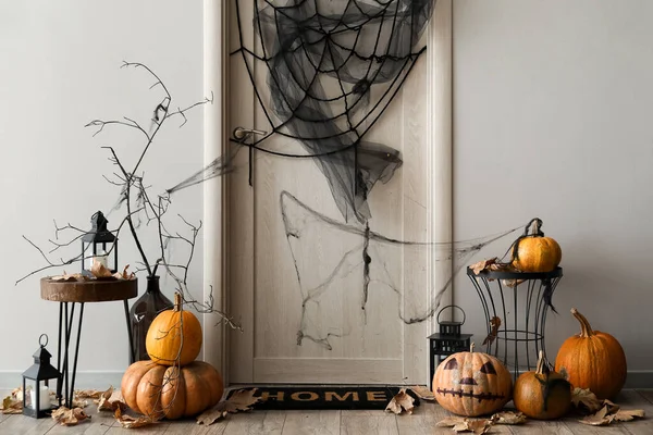 Intérieur Hall Lumineux Décoré Pour Halloween Avec Porte Tables — Photo