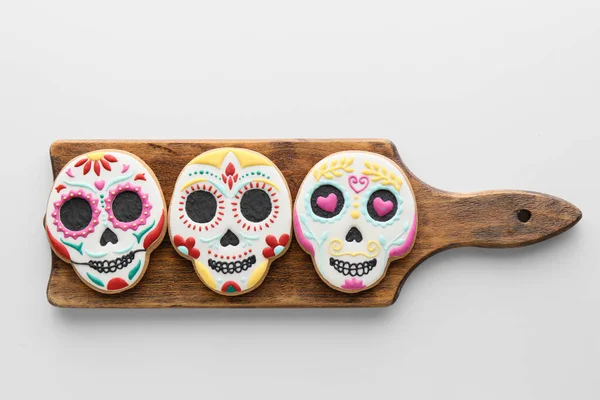 Placa Com Cookies Forma Crânio Fundo Branco Dia Muertos — Fotografia de Stock