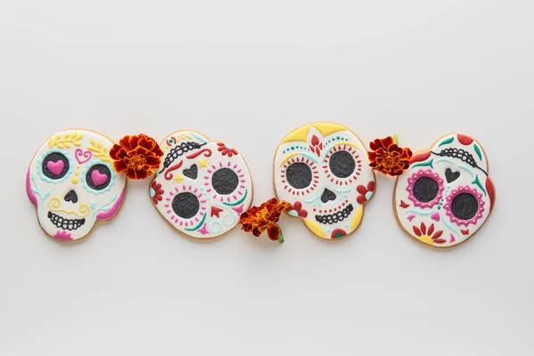 Skull Shaped Cookies Marigold Flowers White Background Dia Muertos — Stock Photo, Image