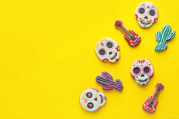 Leckere Kekse Auf Gelbem Hintergrund Dia Muertos — Stockfoto