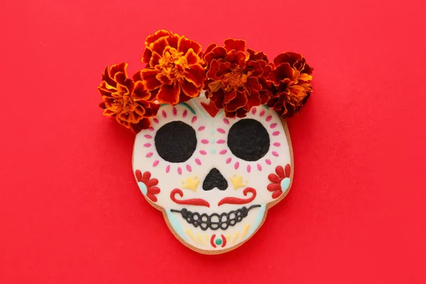 Skull Shaped Cookie Marigold Flowers Red Background Dia Muertos — Stock Photo, Image