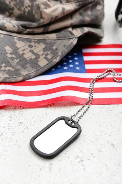 Katonai Címke Sapka Nemzeti Zászló Usa Könnyű Háttér Közelkép — Stock Fotó