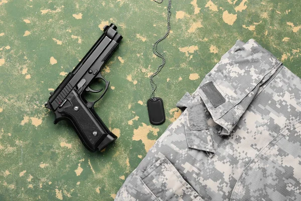 Військова Форма Мітка Пістолет Кольоровому Фоні — стокове фото