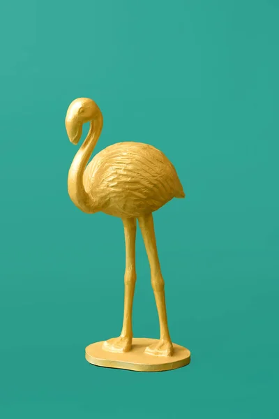 Goldener Flamingo Auf Farbigem Hintergrund — Stockfoto