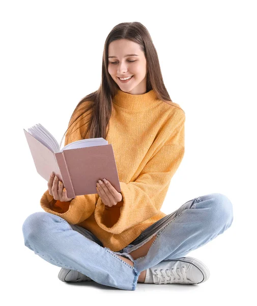 Hermosa Mujer Suéter Amarillo Libro Lectura Sobre Fondo Blanco — Foto de Stock