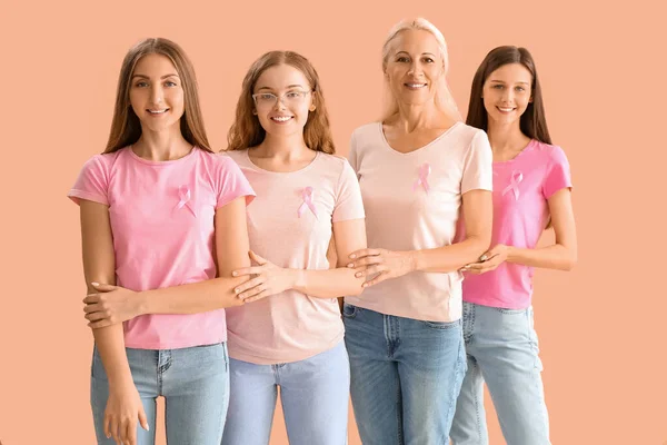 Krásné Ženy Růžovou Uvědomění Stuhy Barevném Pozadí Koncept Karcinomu Prsu — Stock fotografie