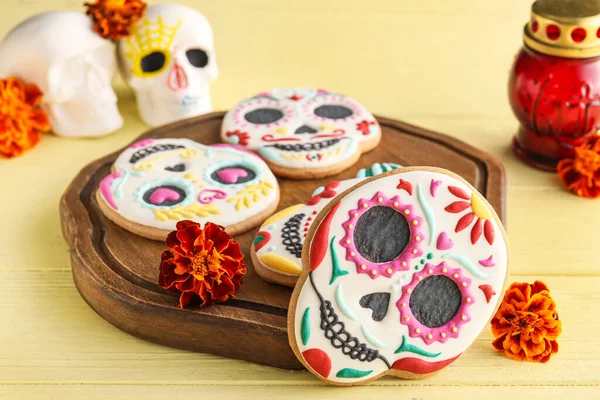 Board Cookies Flowers Yellow Background Dia Muertos — Stock Photo, Image