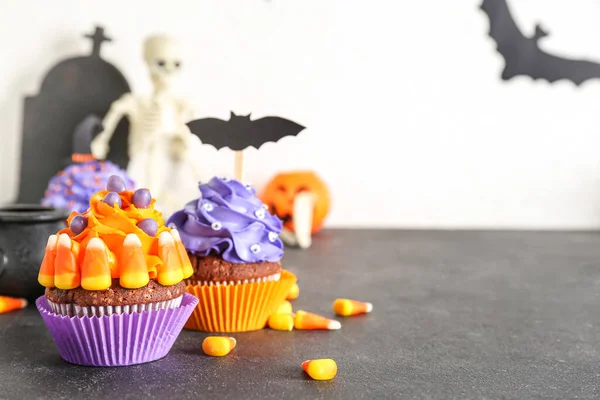 Tasty Halloween Cupcakes Candy Corns Dark Table Closeup — Stock Photo, Image